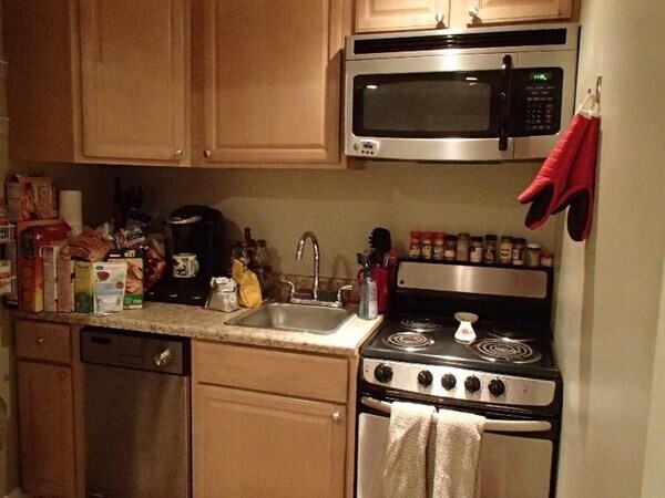 Building Photo - 731 Somerville Ave