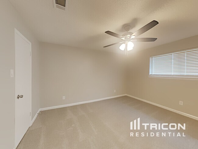 Building Photo - 612 Circleview Dr