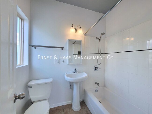 Building Photo - 934 E. Broadway-