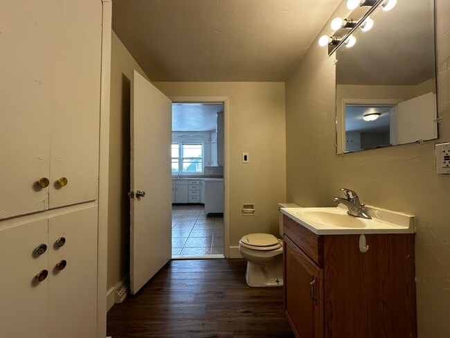 Building Photo - 1017 N Webster Ave