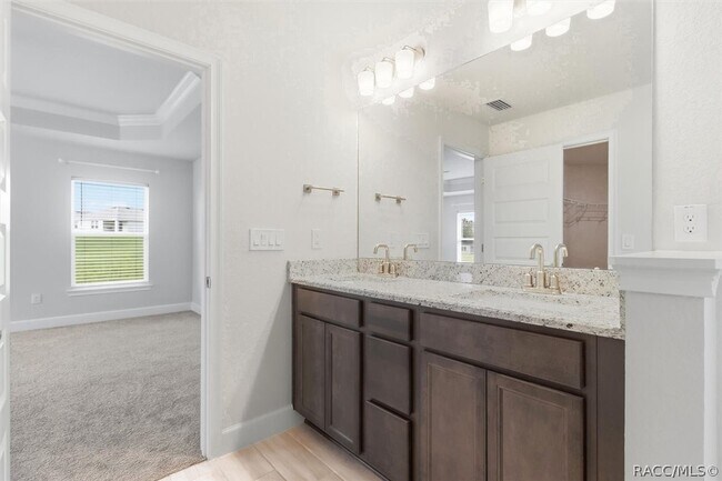 Building Photo - 336 W Rexford Dr