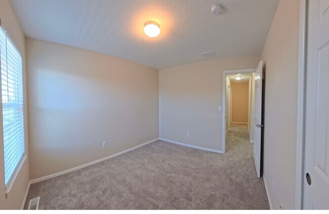 Building Photo - 3408 Kingfisher Nest Grove