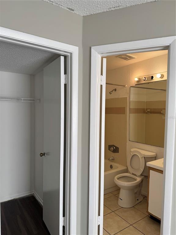 Building Photo - 1924 Lake Atriums Cir