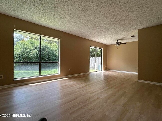 Building Photo - 808 Meadowbrook Dr