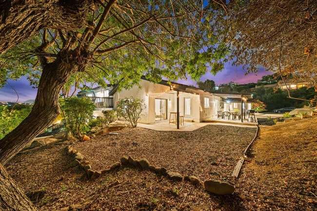 Building Photo - 5048 Bluff Pl