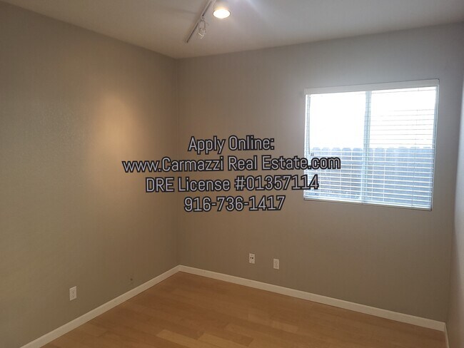 Building Photo - 9197 Irish Gold Way