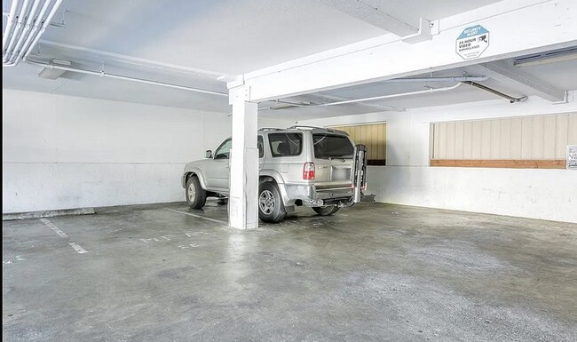 Building Photo - Ideally Located 1 Bed Seattle Condo!