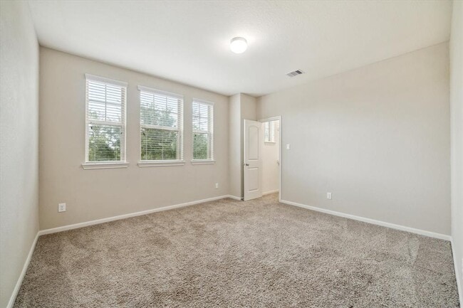 Building Photo - 1539 Giles Dr