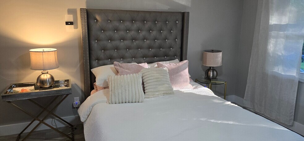 Building Photo - 27105 Center Ave