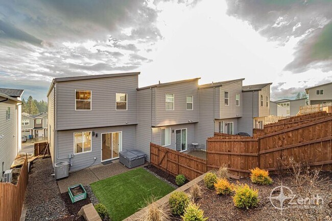 Building Photo - 2375 N R St