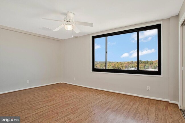 Building Photo - 3450 Toledo Terrace