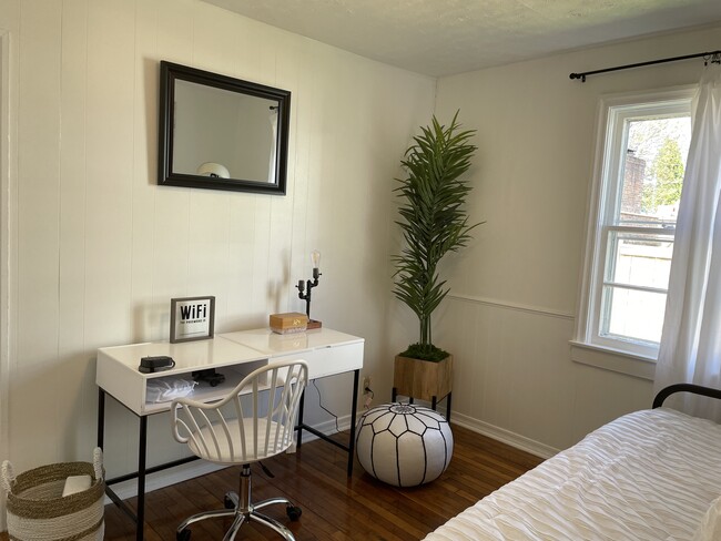 • Office Space for working from home. - 1007 E Unaka Ave