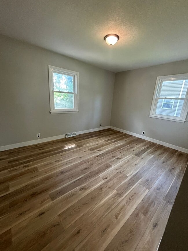 Building Photo - 3 bedroom, 1 bath house for rent right by Kittrell Elementary School!