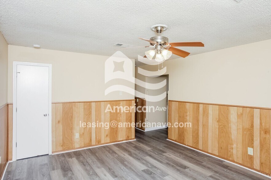 Building Photo - 517 Riverside Ln