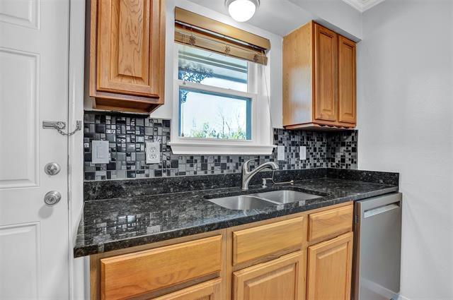 Building Photo - 7705 Meadow Park Dr