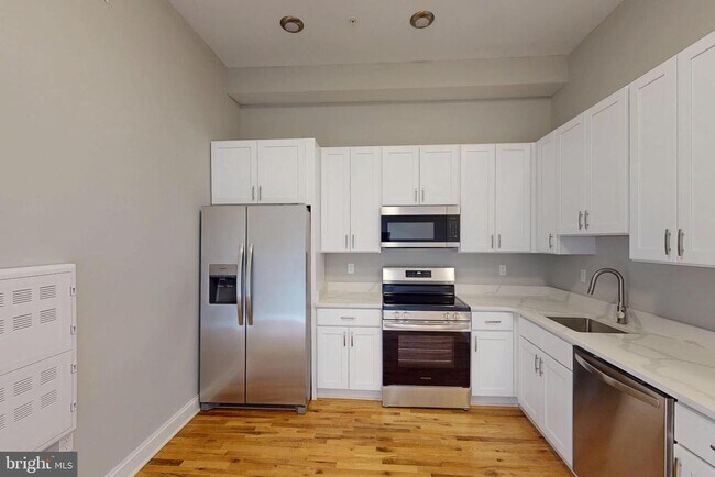 Building Photo - 1 E Lexington St