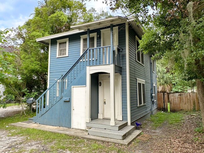 Primary Photo - Historic One Bedroom Apartment - Walk to UF!