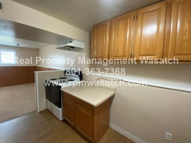 Building Photo - 1098 E Violet Cir