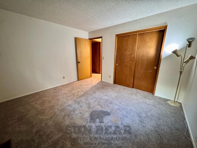 Building Photo - 3 Bedroom Mill Creek Home Available Now!