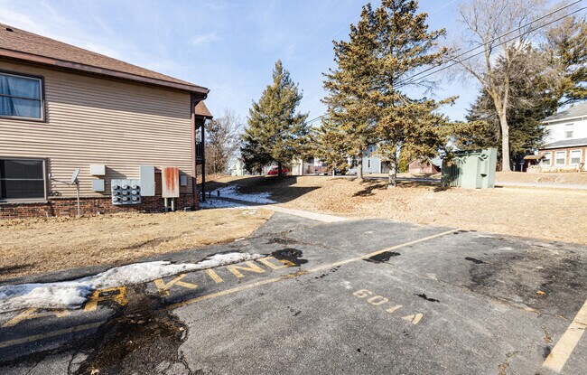 Building Photo - 605 Bakertown Dr