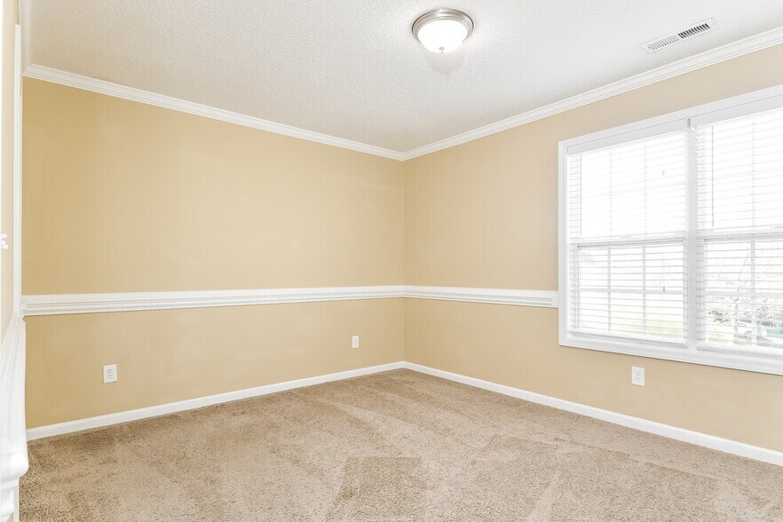 Building Photo - 708 Peach Orchard Dr