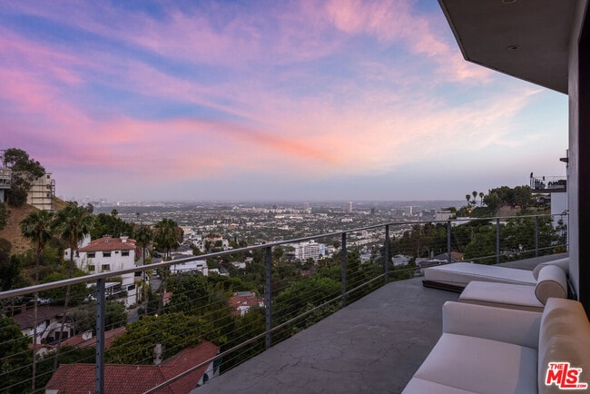 Building Photo - 8634 Franklin Ave