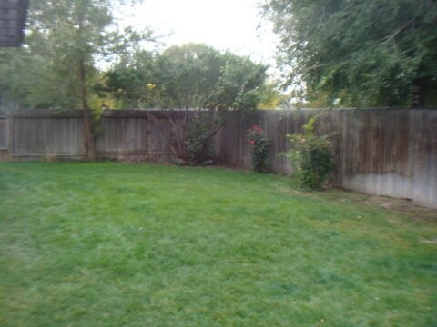 Building Photo - 1029 N Maple Creek Ave