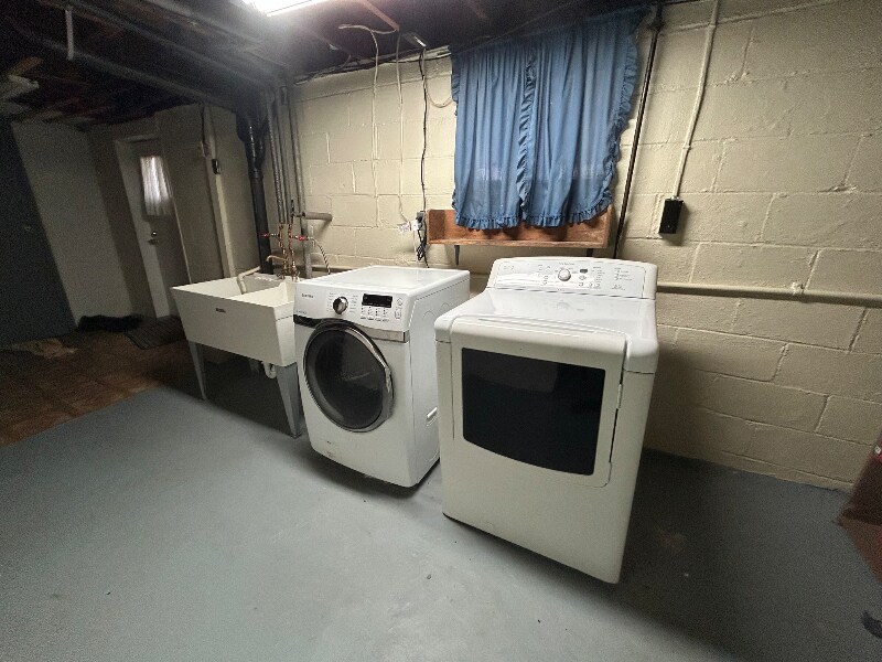 Building Photo - 190 Andrew Dr