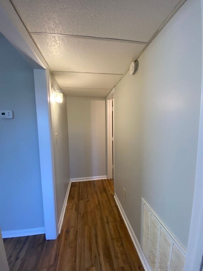 Building Photo - Two bedroom near Peaks View Park! Water, t...