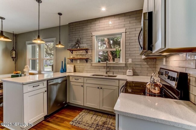 Building Photo - 1117 Cedar St