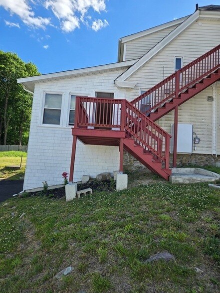 Building Photo - 239 Pleasant St