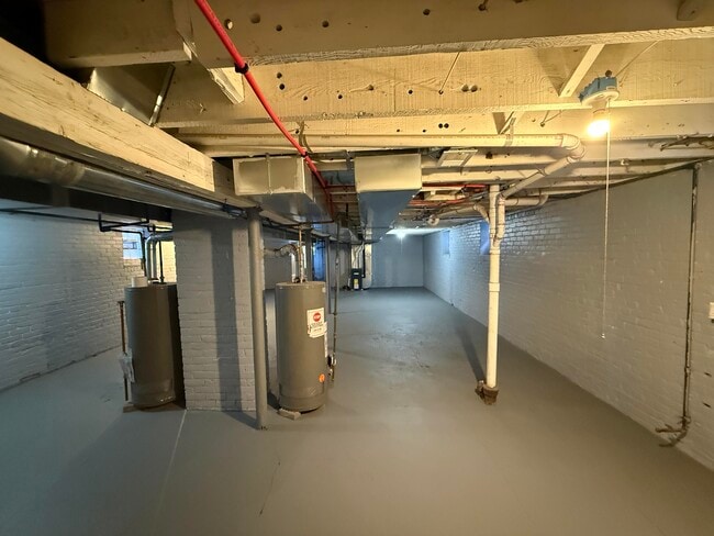 Building Photo - 351 Westminster St