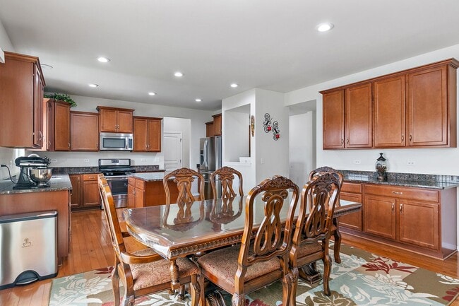 Building Photo - 3557 Crestwood Ln