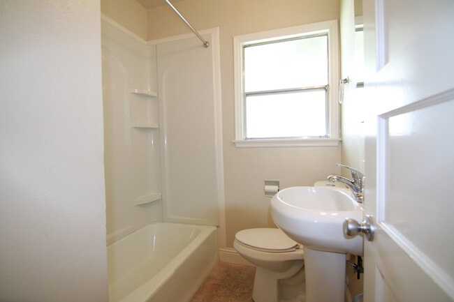 Building Photo - MOVE IN SPECIAL $500 OFF FIRST MONTHS RENT