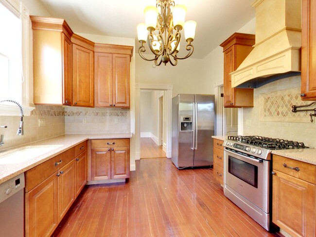 Primary Photo - Beautiful 3 Bedroom in Duboce Triangle!!