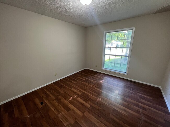 Building Photo - 3 Bed 1 Bath Republic, MO