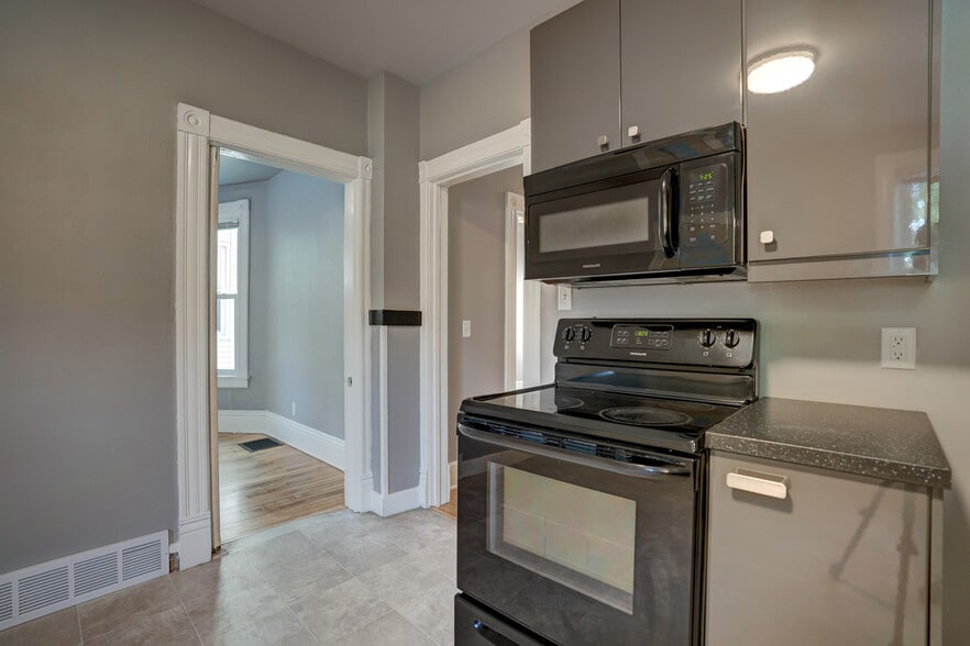 Building Photo - 538 W Wilson St