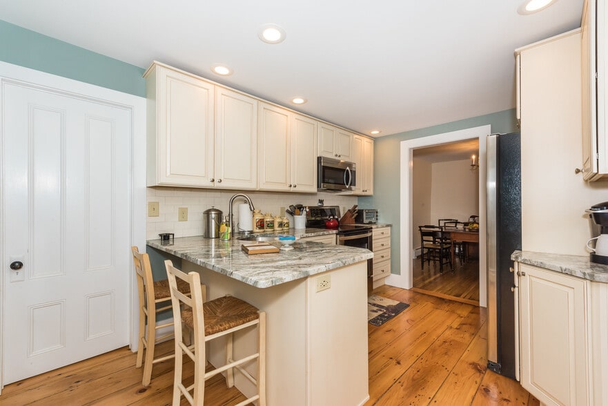 Primary Photo - 69 Dennett St