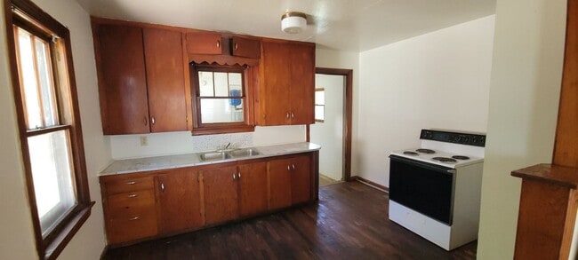 Building Photo - 2 BEDROOM 1 BATHROOM HOUSE FOR RENT