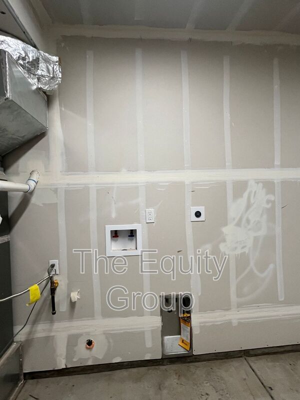 Building Photo - 405 S Summit St