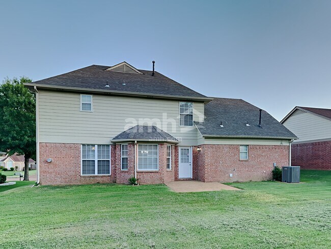 Building Photo - 7748 Parkmont Dr