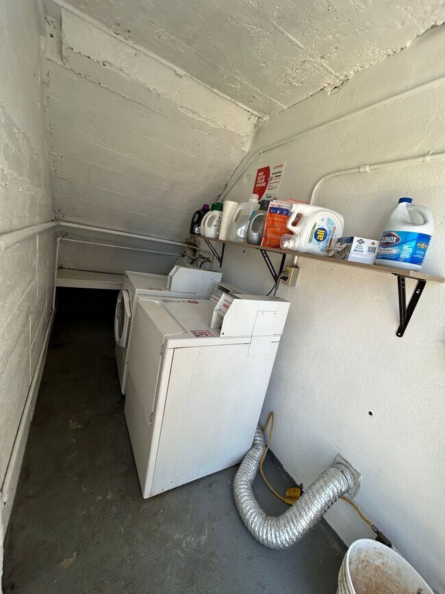 Building Photo - Charming 1 bed/1 bath unit in Golden Hills