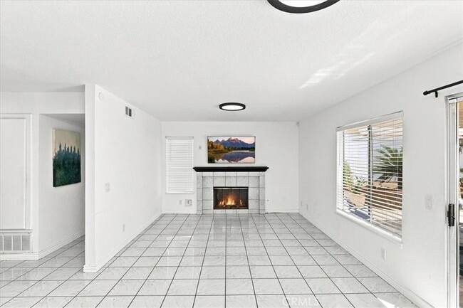 Building Photo - 421 Yellowstone Cir
