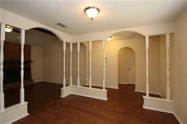 Building Photo - 7017 Crosswood Dr