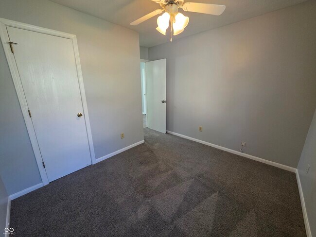 Building Photo - 6165 Pinnacle Blvd