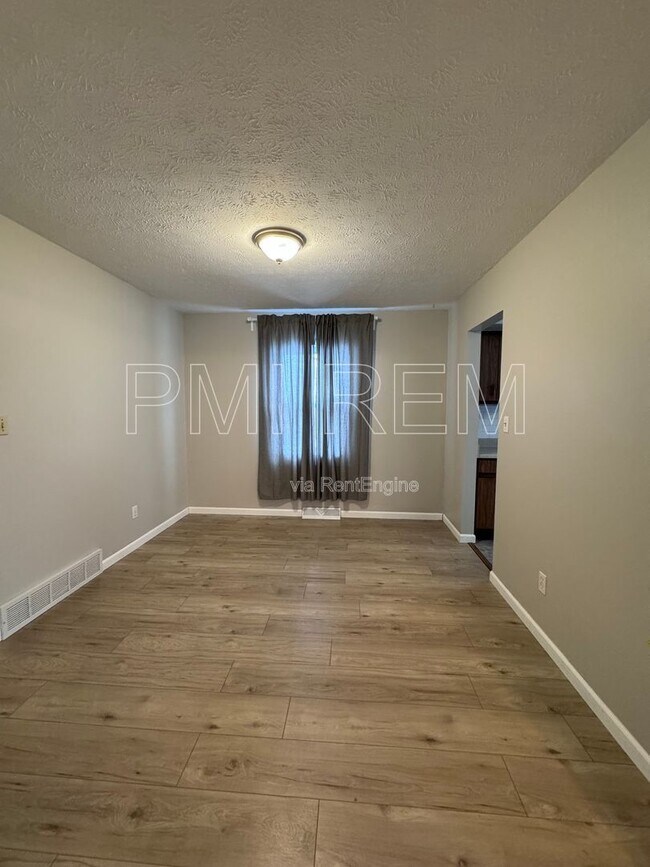 Building Photo - 782 Akron Blvd