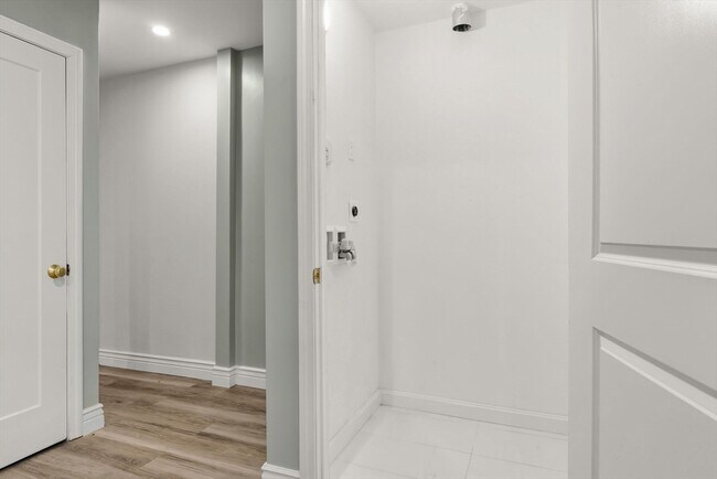 Building Photo - 8 1/2 Intervale St