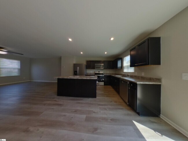 Building Photo - 120 Castlebrook Dr