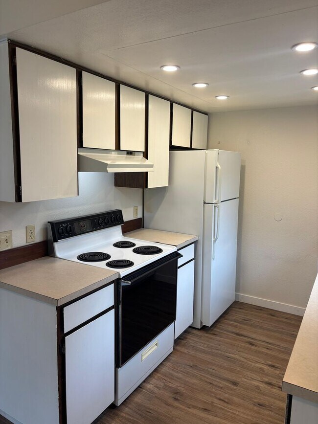 Building Photo - Beautiful ground floor unit in Lynnwood 4-plex