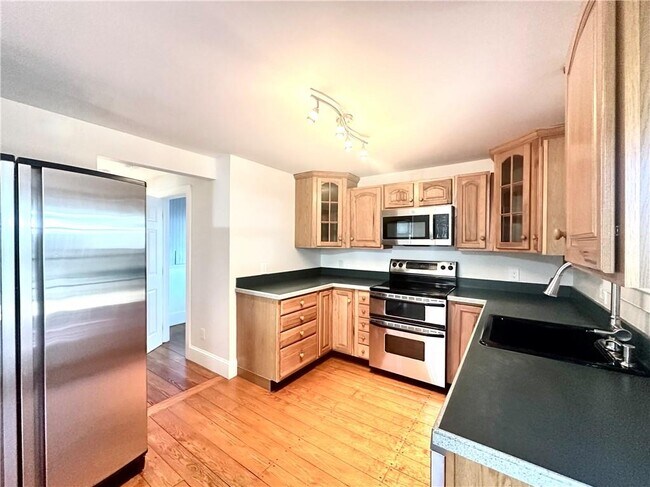 Building Photo - 12 Johnson Ct